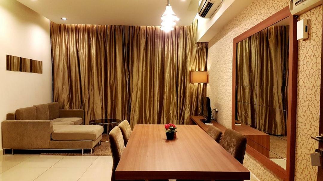 Regalia Exclusive Hostel Kuala Lumpur Luaran gambar